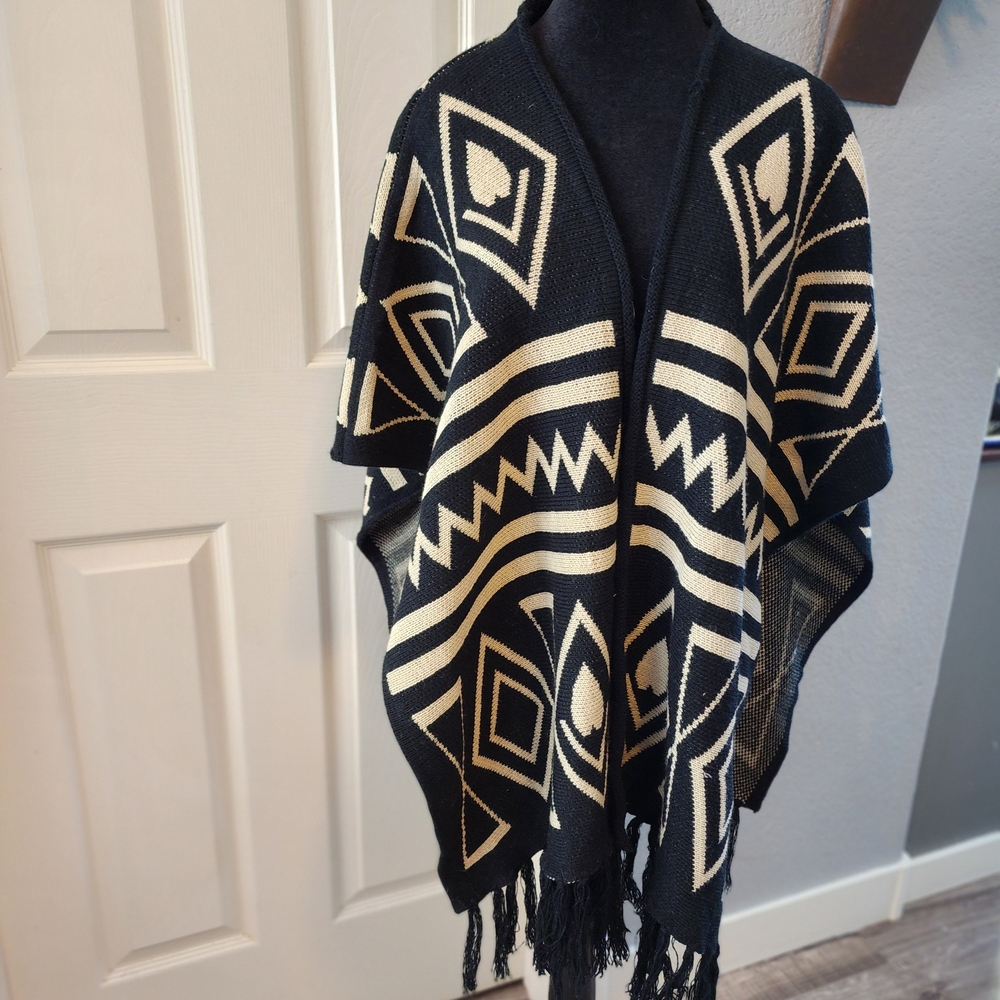 Black and Cream Geometric Poncho